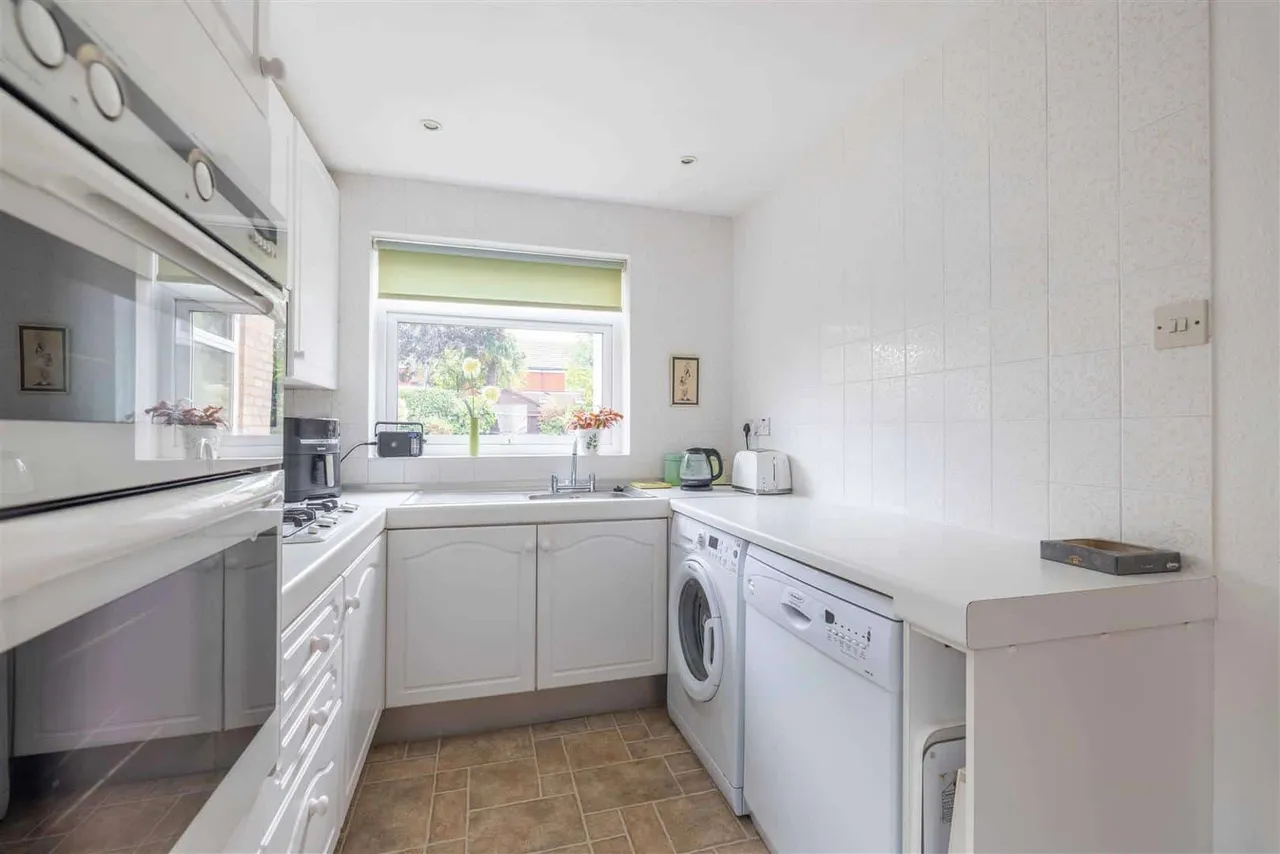 Newberry Cresent, Windsor, SL4 5SN, photo 6