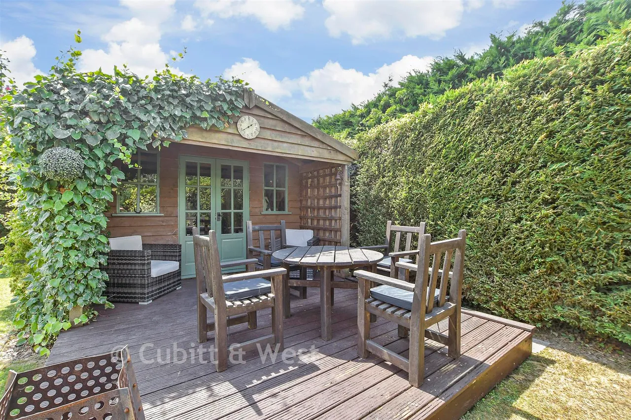 Rowplatt Lane, Felbridge, RH19, photo 12