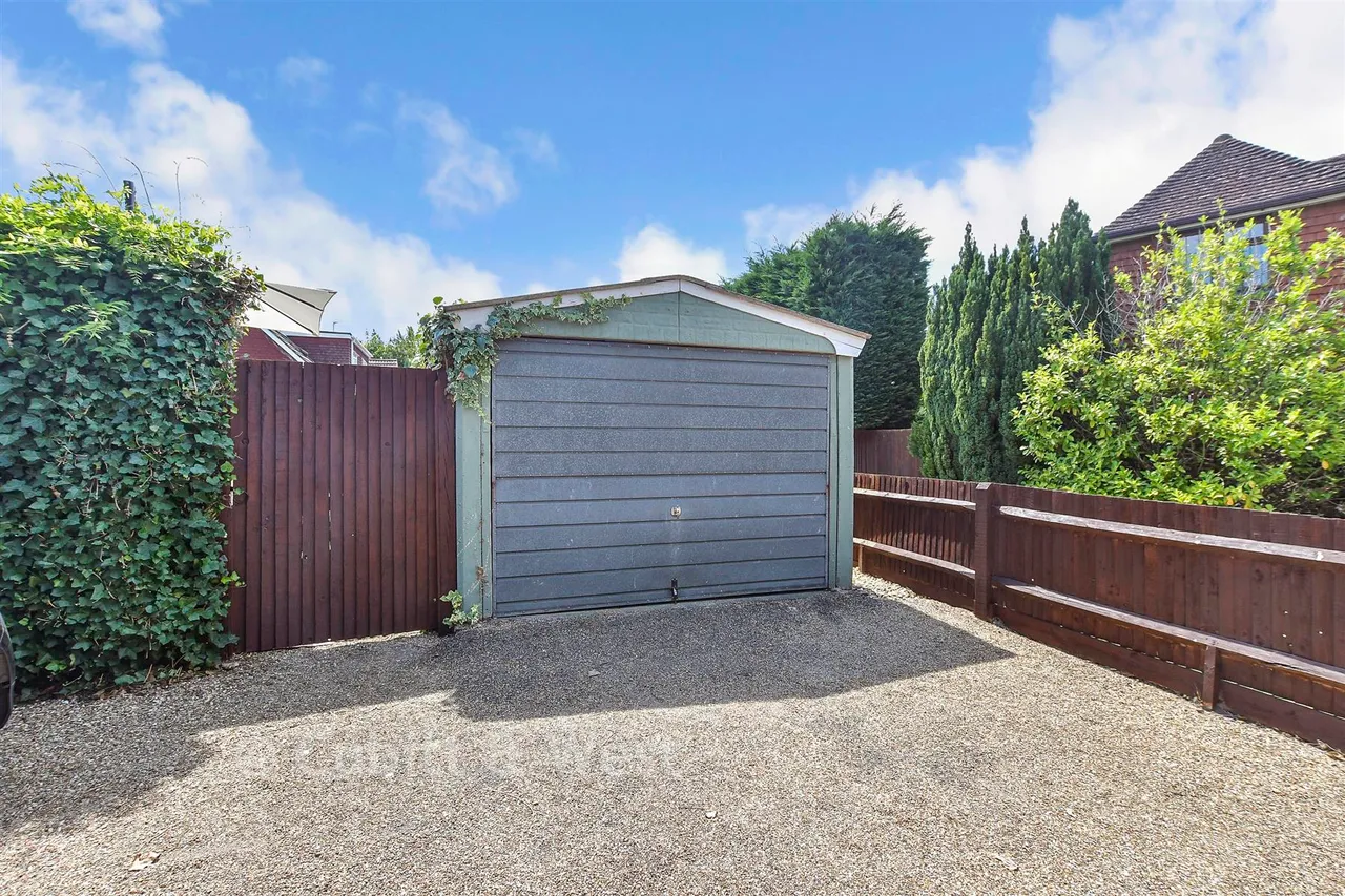 Rowplatt Lane, Felbridge, RH19, photo 13