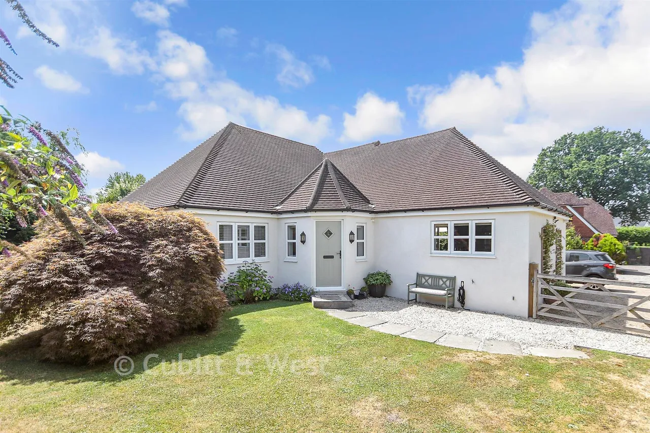 3 bed house for sale, Rowplatt Lane, Felbridge, RH19