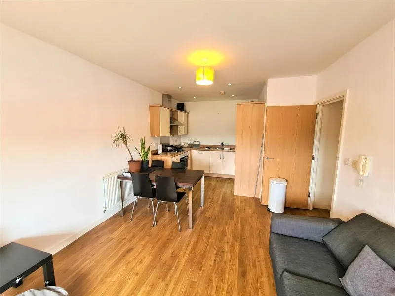 2 bed flat to rent, Academy Place