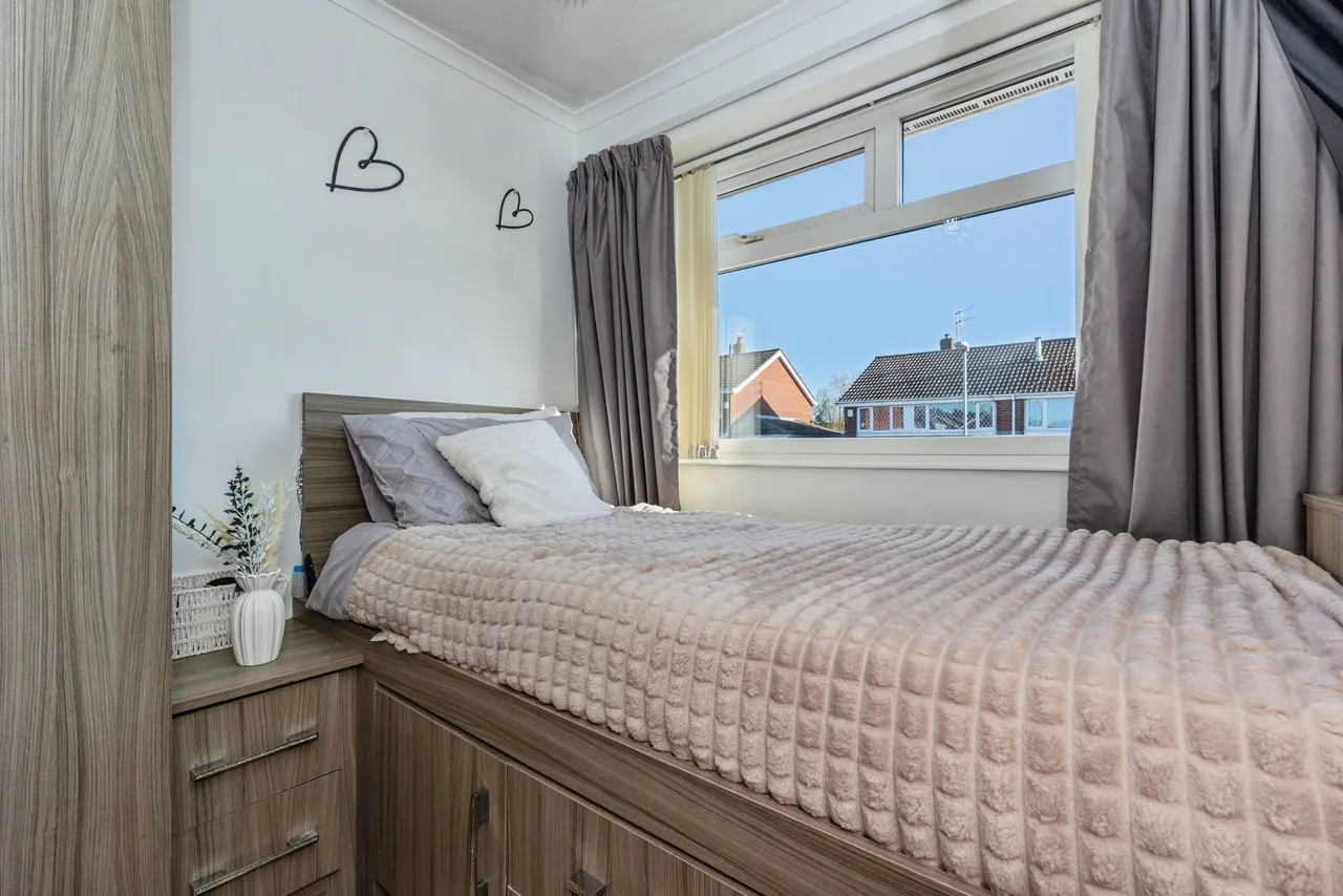 Redwood Lane, Oldham, photo 11