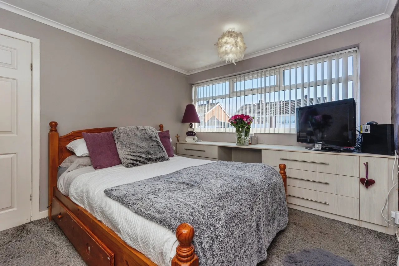 Redwood Lane, Oldham, photo 12