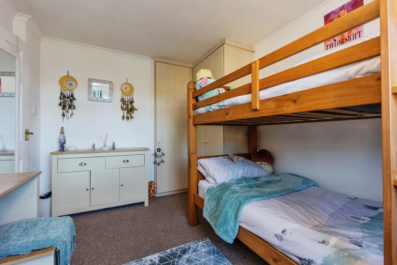 Redwood Lane, Oldham, photo 9