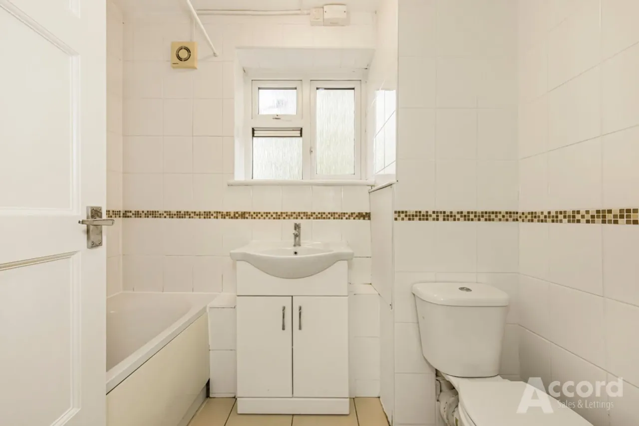 Redcar Road, Romford, RM3, photo 18
