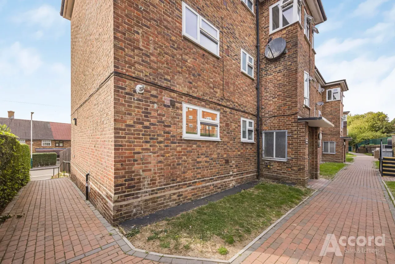 Redcar Road, Romford, RM3, photo 23