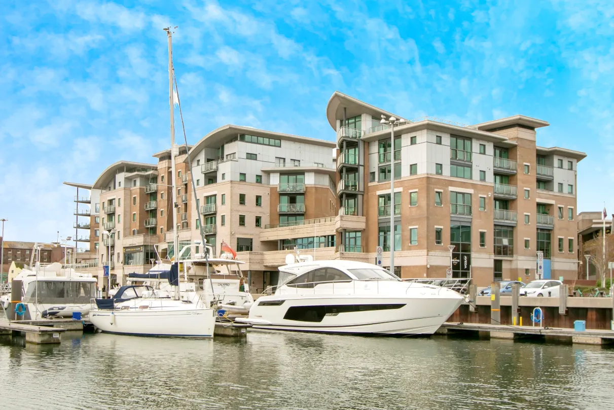 2 bed flat to rent, Dolphin Quays, Poole Quay, BH15