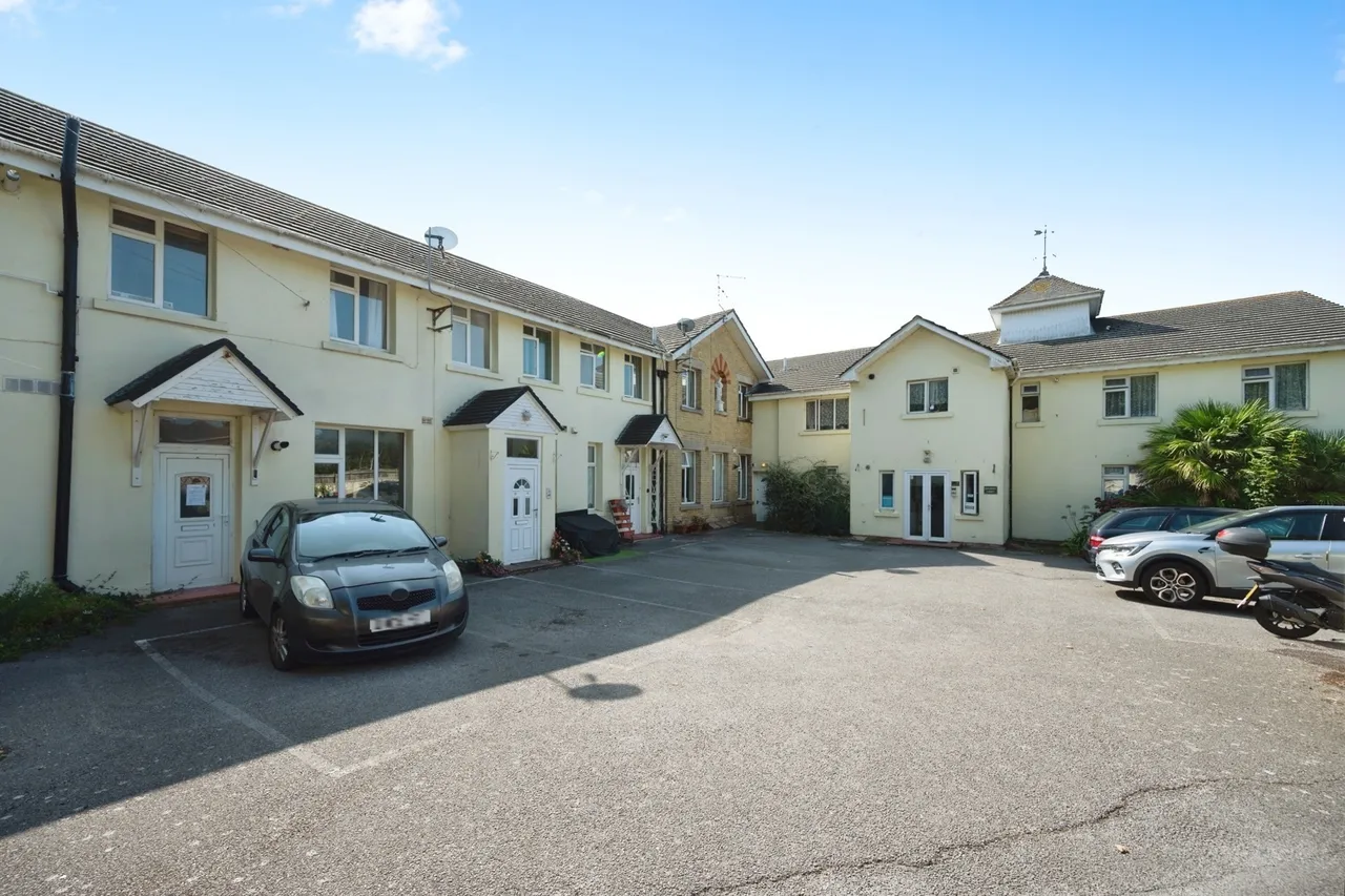 2 bed flat for sale, Westfield Avenue, Hayling Island, PO11