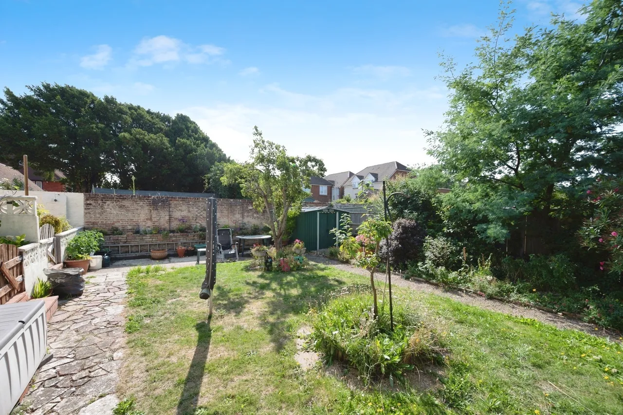 Westfield Avenue, Hayling Island, PO11, photo 2