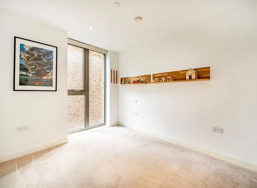 Schooner Road, E16, photo 7