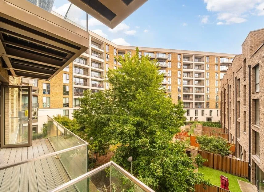 Schooner Road, E16, photo 10