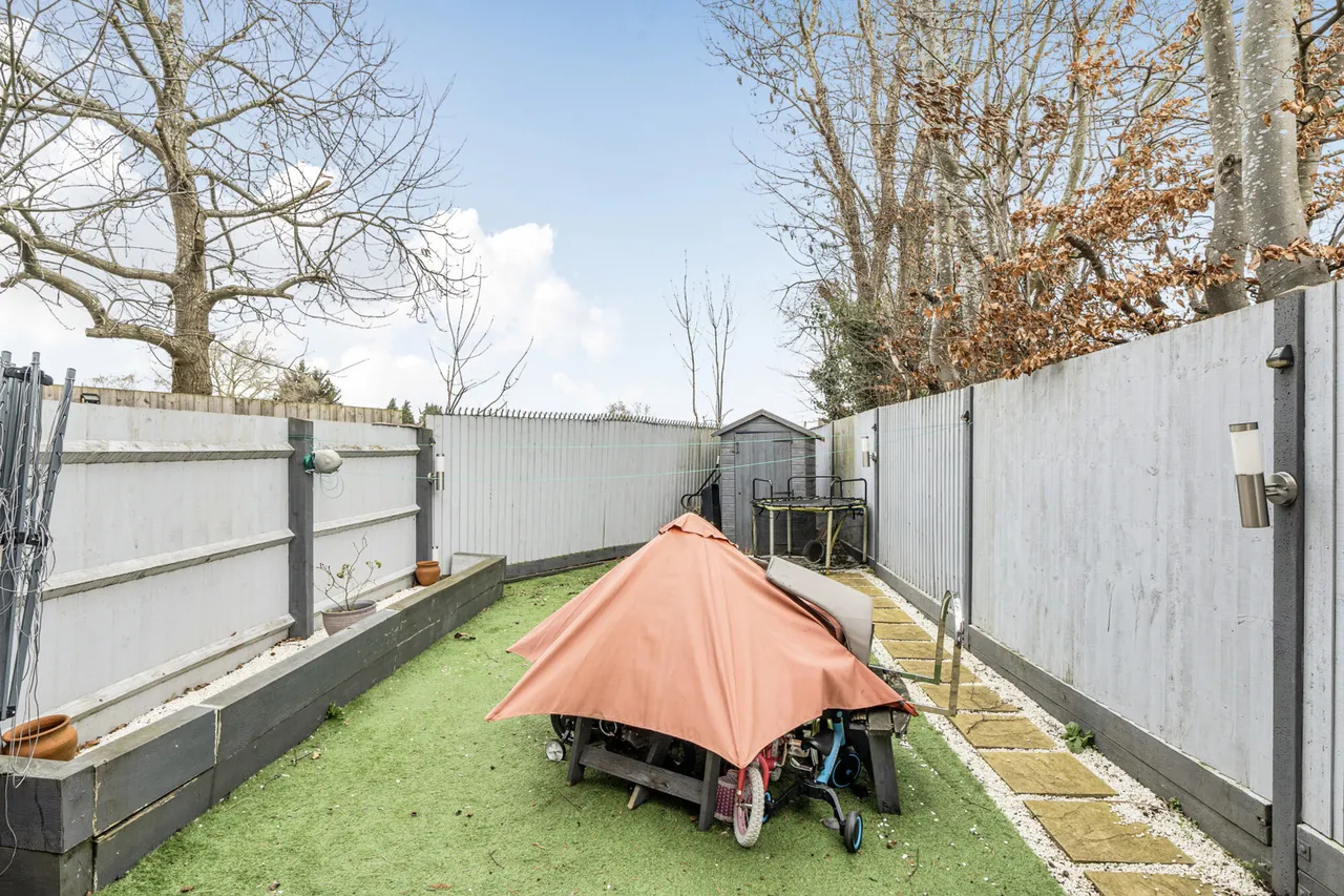 Immaculately Presented, 3-Bedroom Semi-Detached, UB8, photo 10