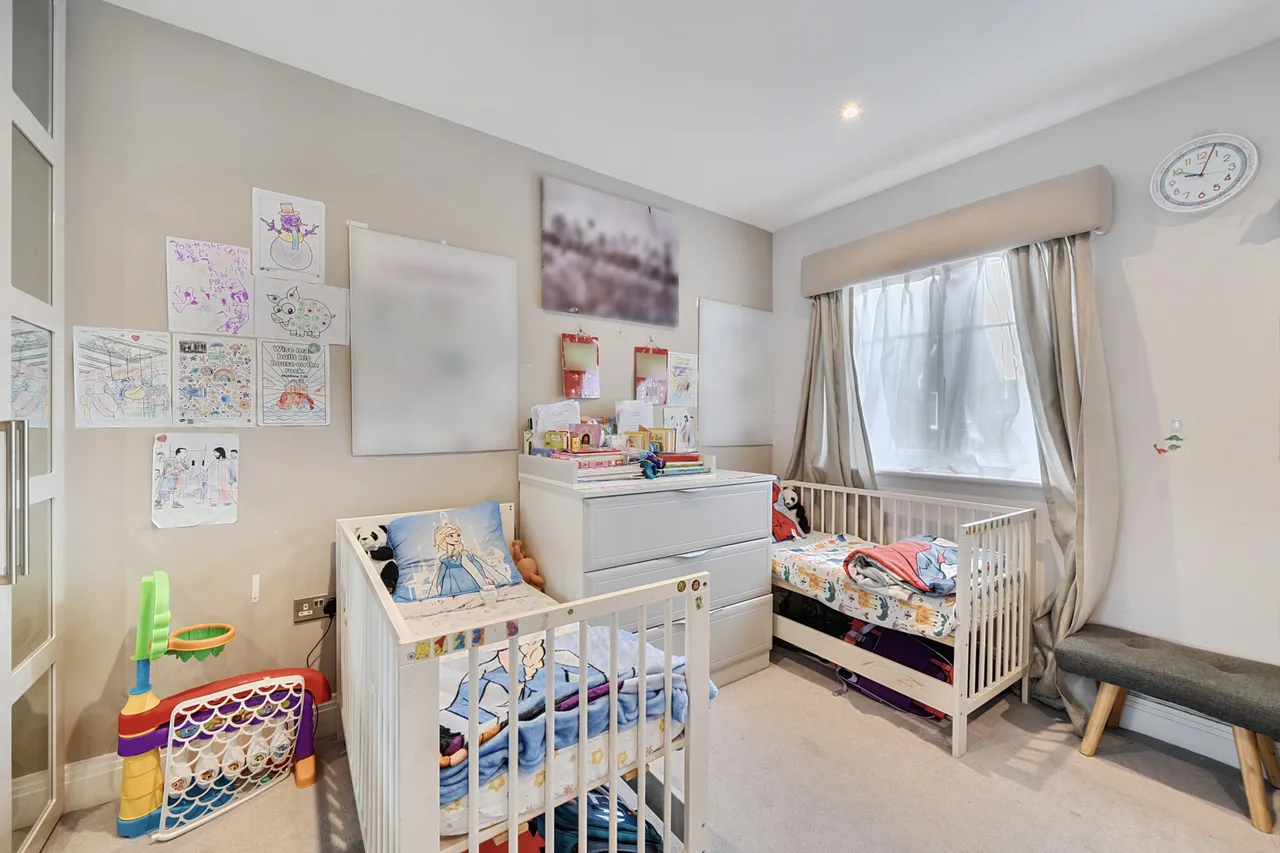 Immaculately Presented, 3-Bedroom Semi-Detached, UB8, photo 11