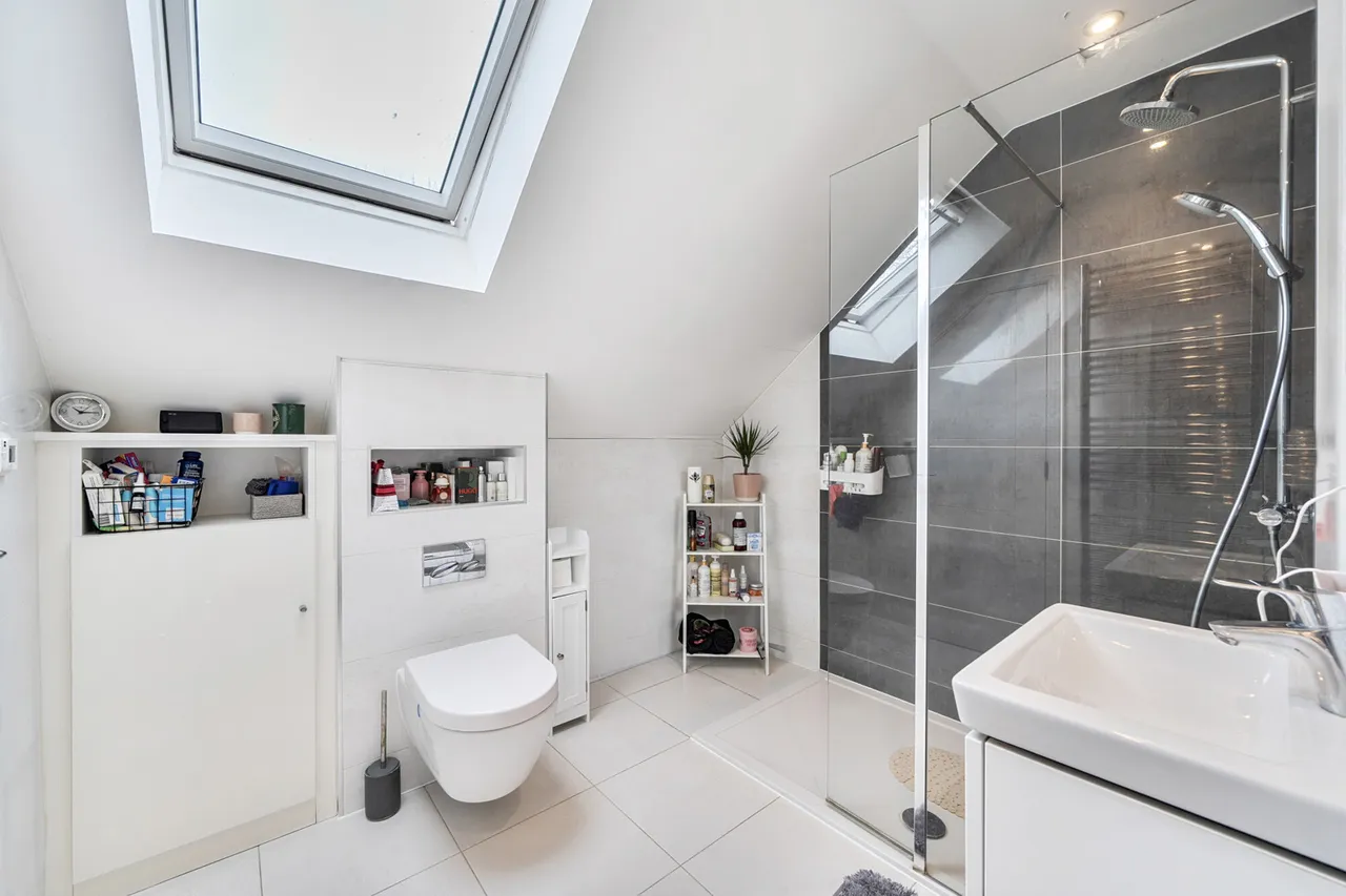 Immaculately Presented, 3-Bedroom Semi-Detached, UB8, photo 18