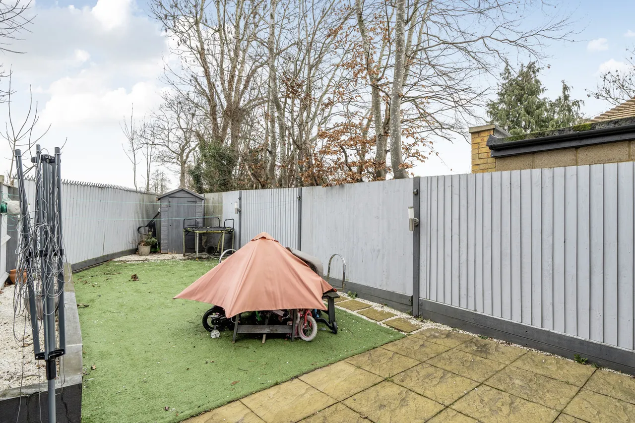 Immaculately Presented, 3-Bedroom Semi-Detached, UB8, photo 7