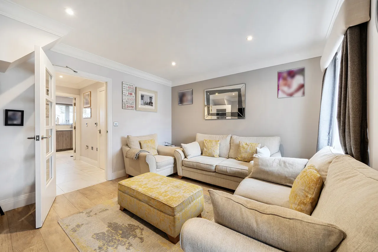 3 bed house for sale, Immaculately Presented, 3-Bedroom Semi-Detached, UB8