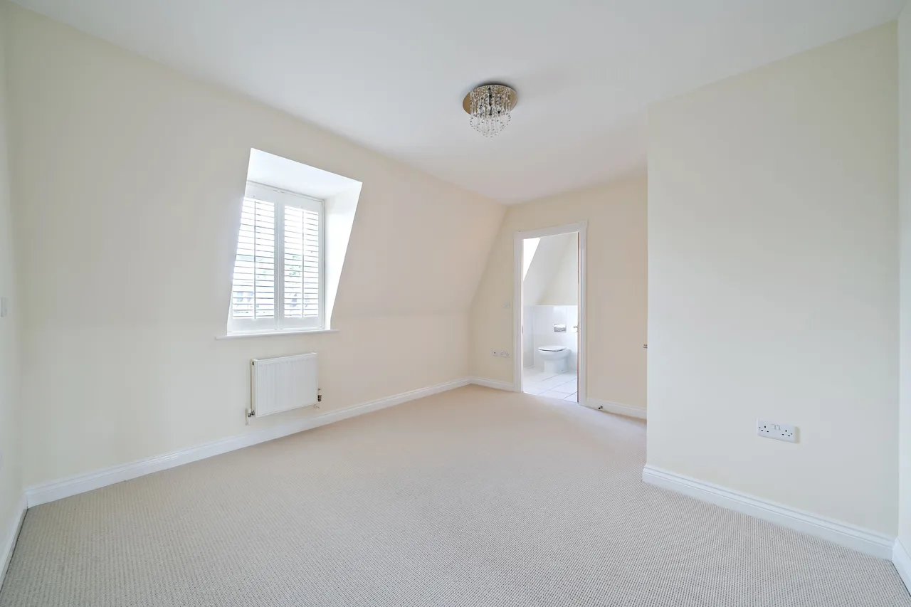 Lincoln Grove, Weybridge, KT13, photo 9