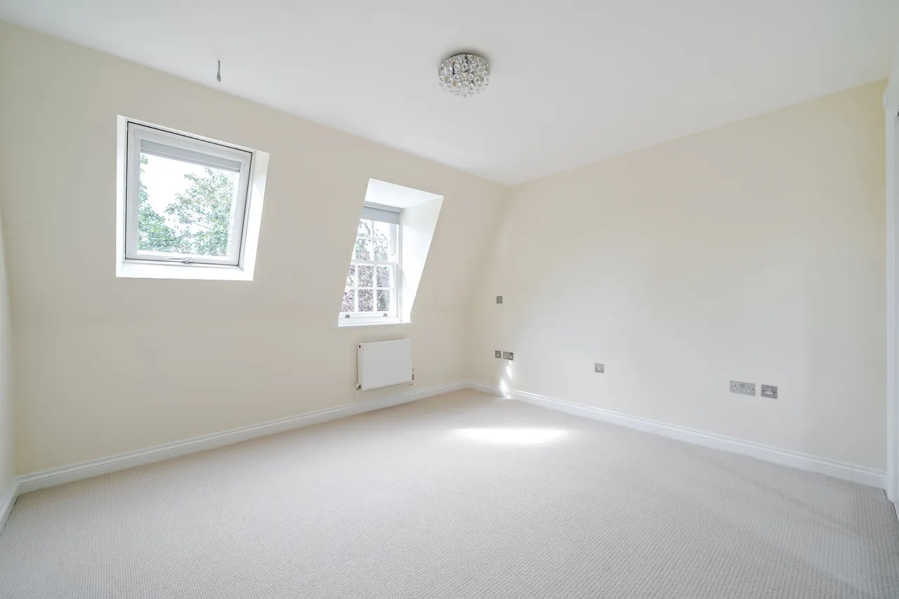 Lincoln Grove, Weybridge, KT13, photo 10