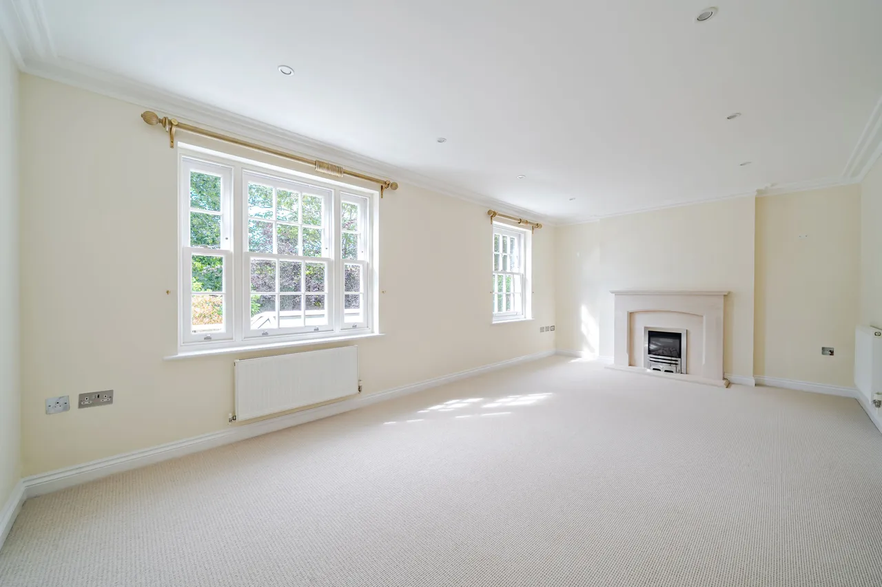 Lincoln Grove, Weybridge, KT13, photo 4
