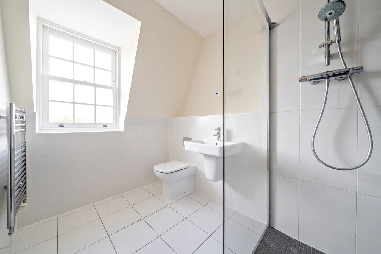 Lincoln Grove, Weybridge, KT13, photo 12