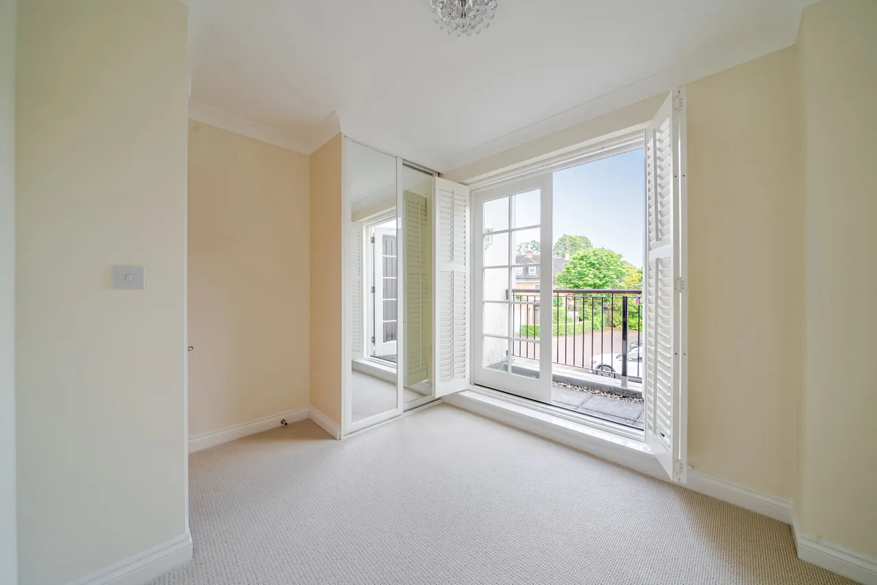 Lincoln Grove, Weybridge, KT13, photo 11