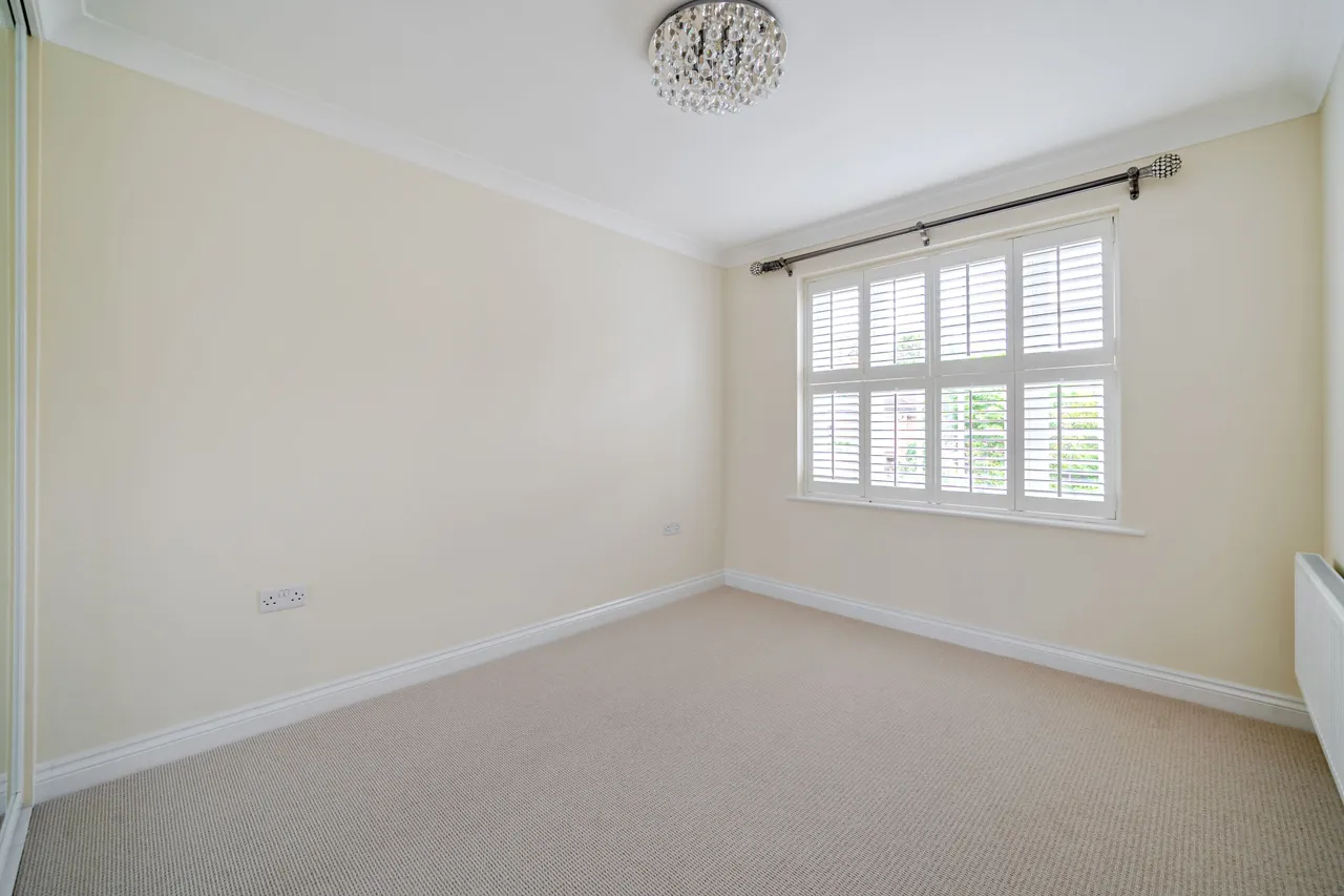 Lincoln Grove, Weybridge, KT13, photo 7