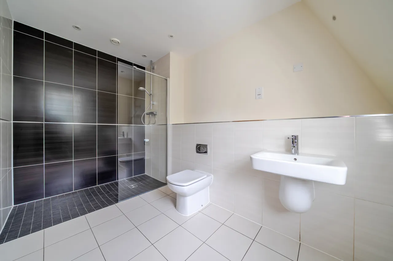 Lincoln Grove, Weybridge, KT13, photo 8