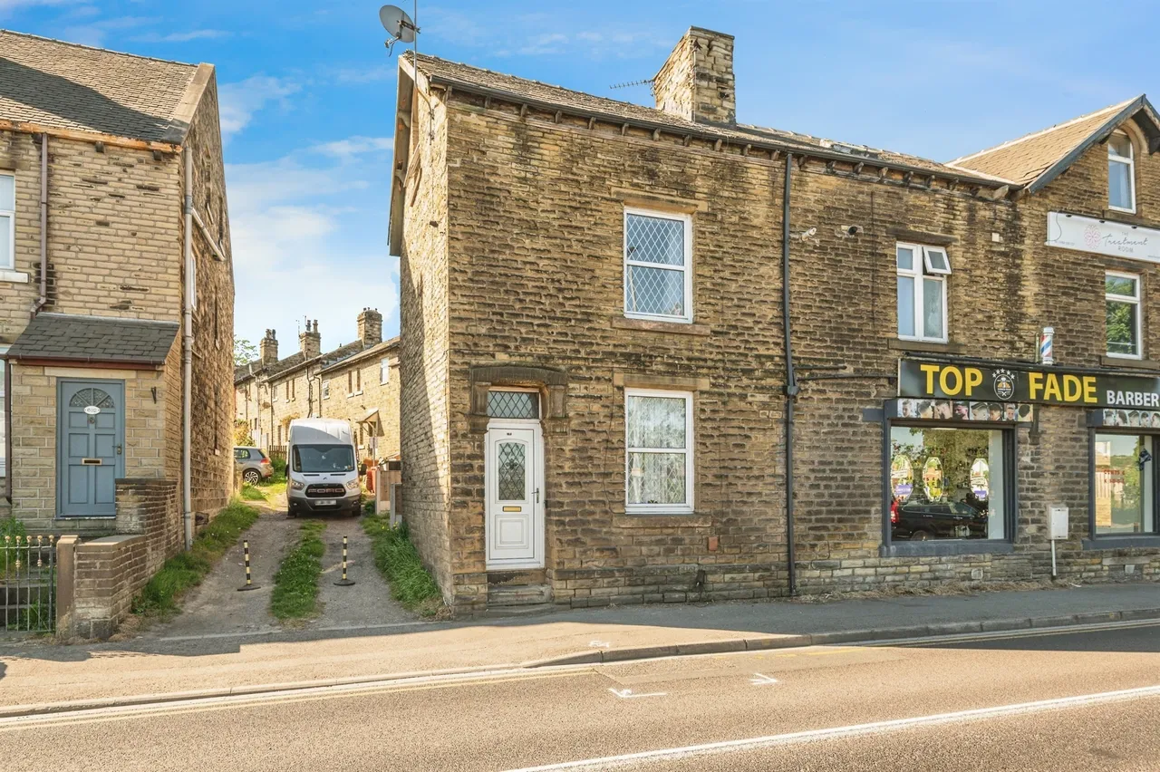 2 bed house for sale, Wakefield Road, Huddersfield, HD5