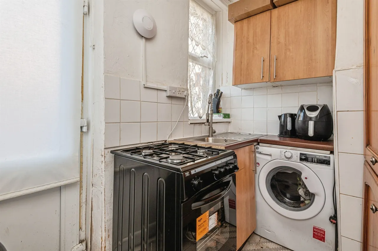 Wakefield Road, Huddersfield, HD5, photo 4