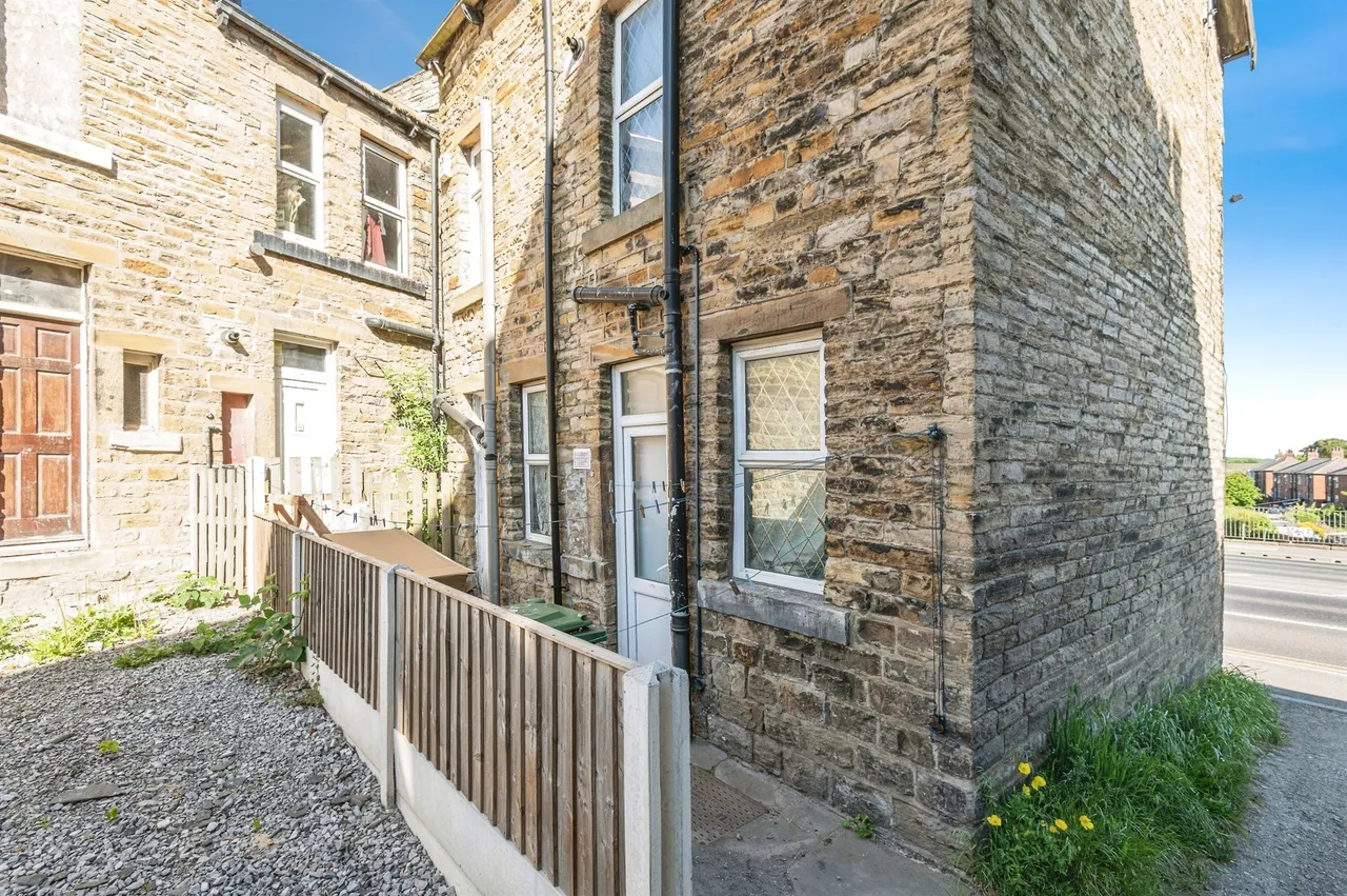 Wakefield Road, Huddersfield, HD5, photo 9