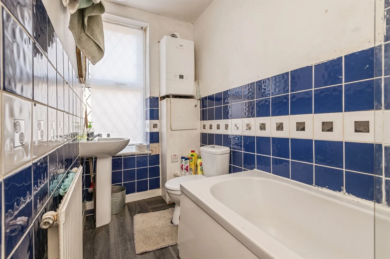 Wakefield Road, Huddersfield, HD5, photo 6