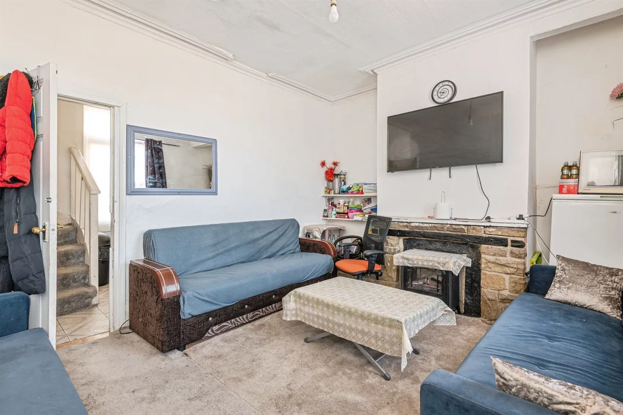 Wakefield Road, Huddersfield, HD5, photo 2
