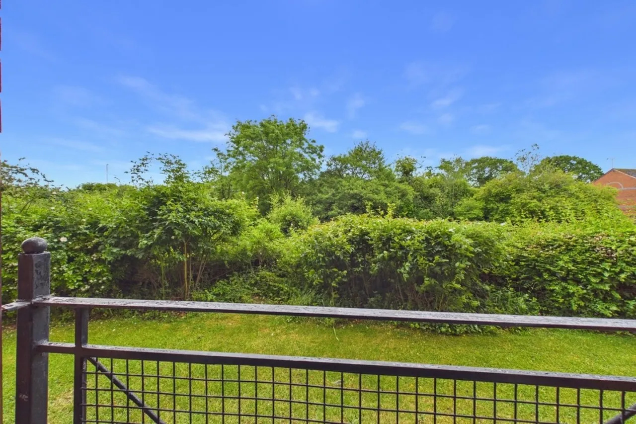 Waterside, The Moorings, CV31, photo 12