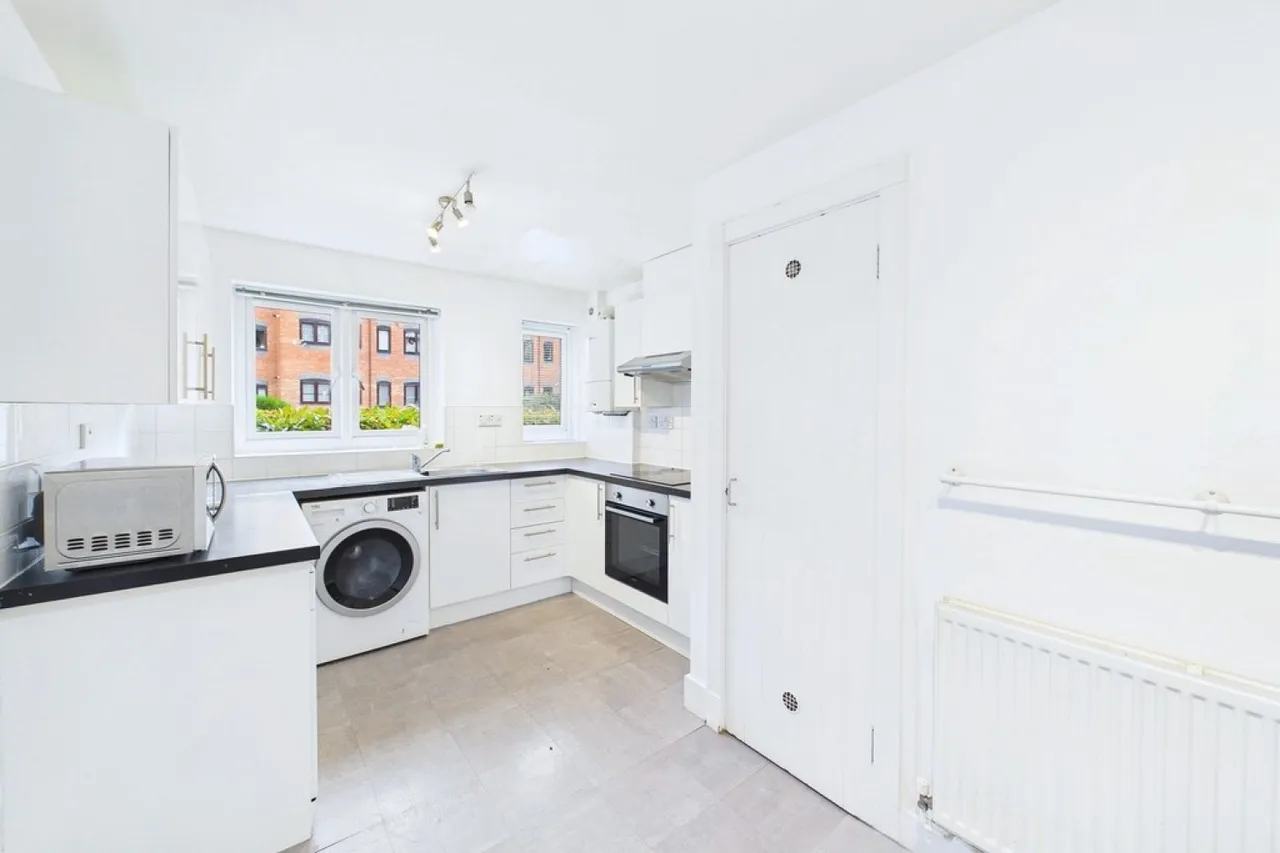 Waterside, The Moorings, CV31, photo 6