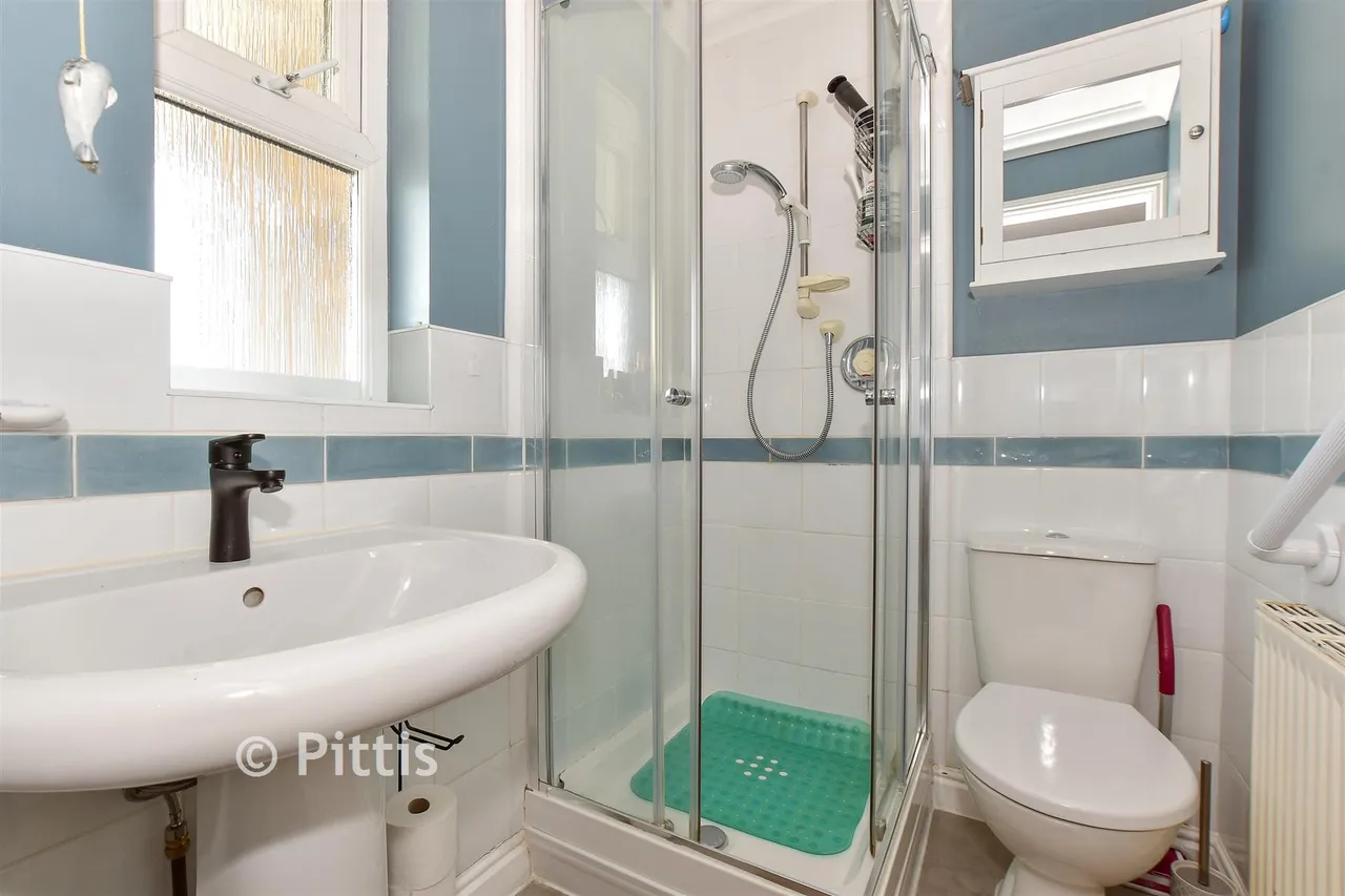 Beachfield Road, Sandown, PO36, photo 14