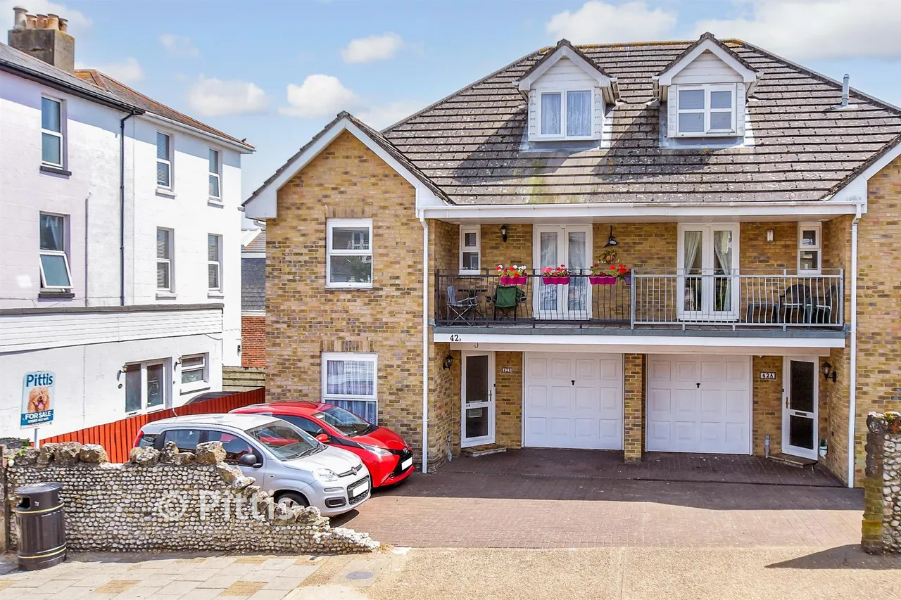 4 bed house for sale, Beachfield Road, Sandown, PO36