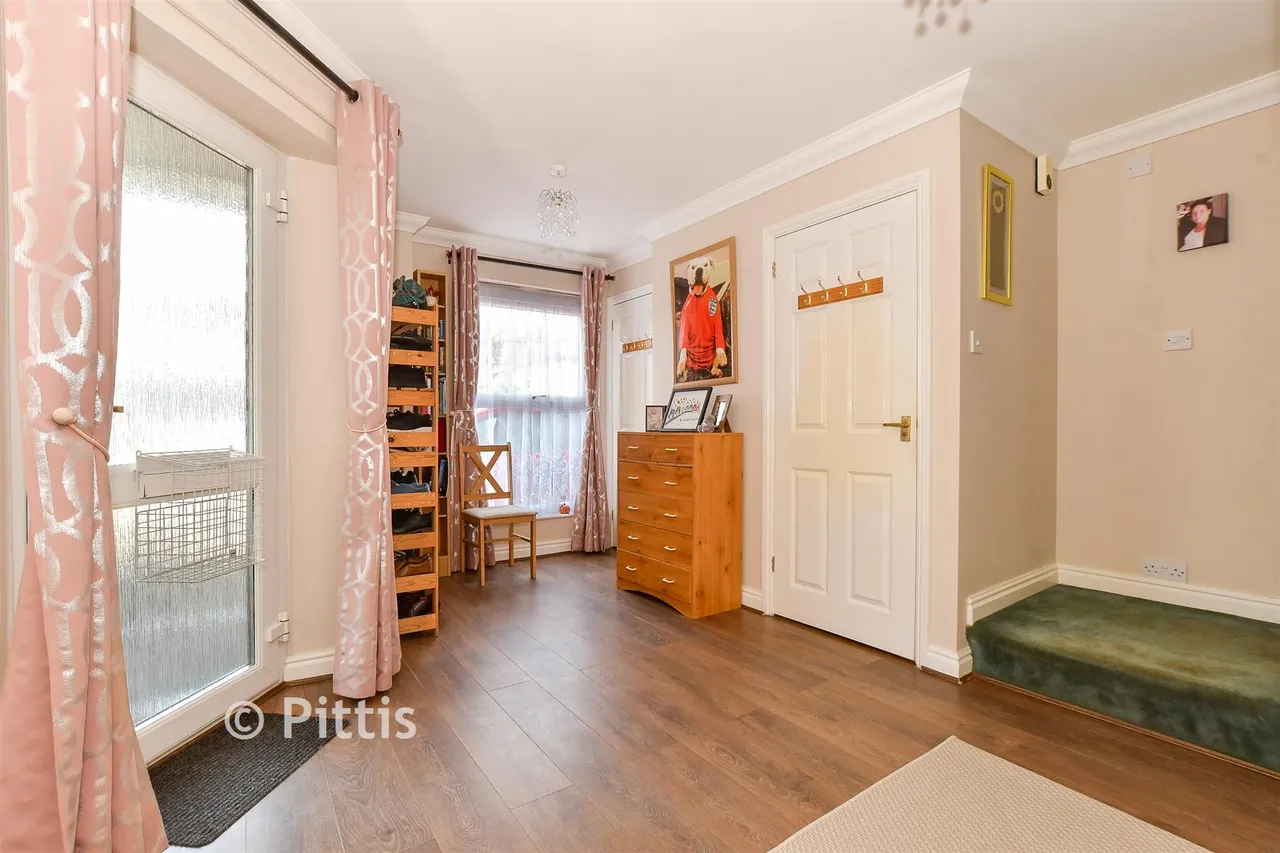 Beachfield Road, Sandown, PO36, photo 8