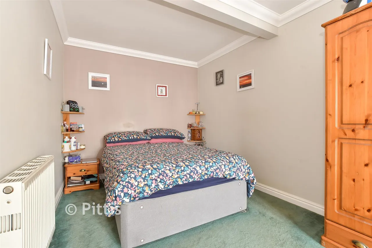 Beachfield Road, Sandown, PO36, photo 9