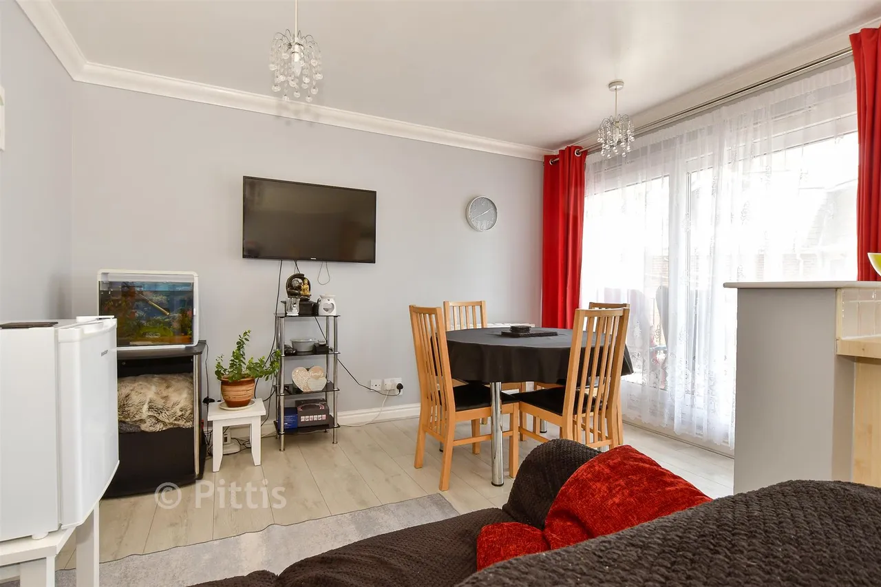 Beachfield Road, Sandown, PO36, photo 7