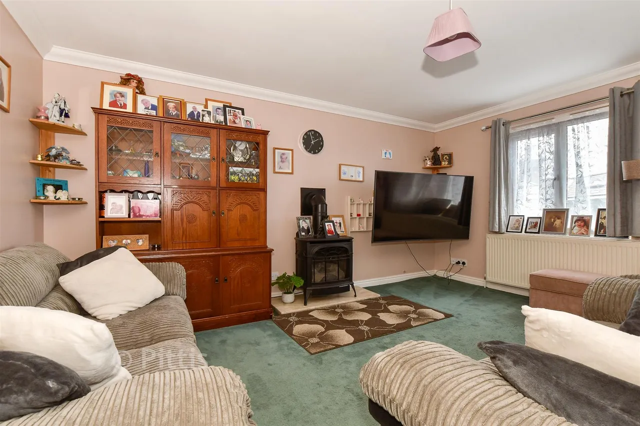 Beachfield Road, Sandown, PO36, photo 4