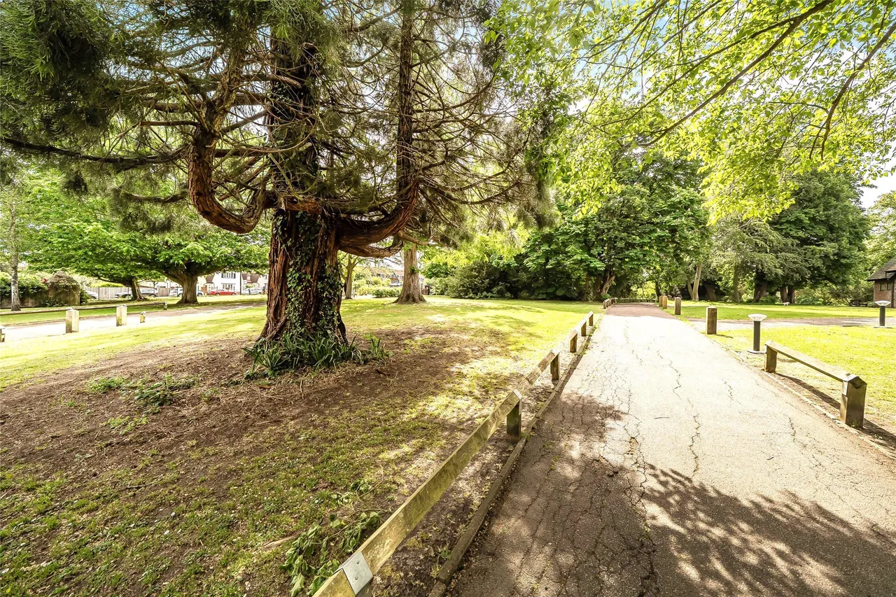 London Road, North Cheam, SM3 9BJ, photo 6