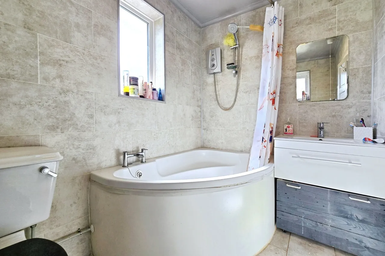 May Crescent, Ash, Surrey, GU12 6PT, photo 12