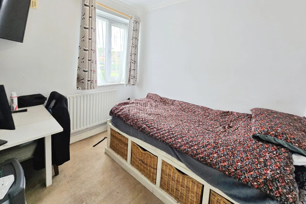 May Crescent, Ash, Surrey, GU12 6PT, photo 11