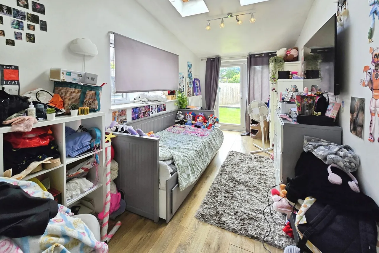 May Crescent, Ash, Surrey, GU12 6PT, photo 5