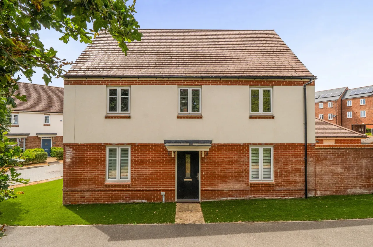 4 bed house for sale — Baker Crescent, Wokingham, Berkshire, RG40 1GR
