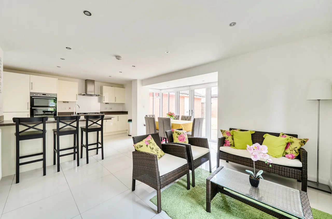 Baker Crescent, Wokingham, Berkshire, RG40 1GR, photo 2