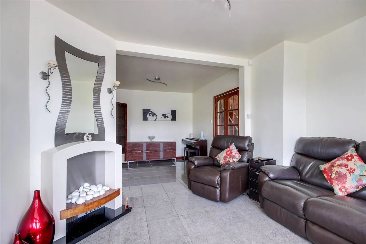Ian Square, Enfield, EN3, photo 6