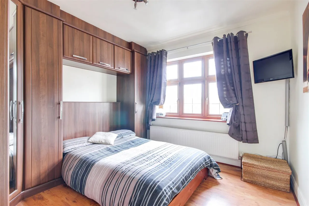 Ian Square, Enfield, EN3, photo 14