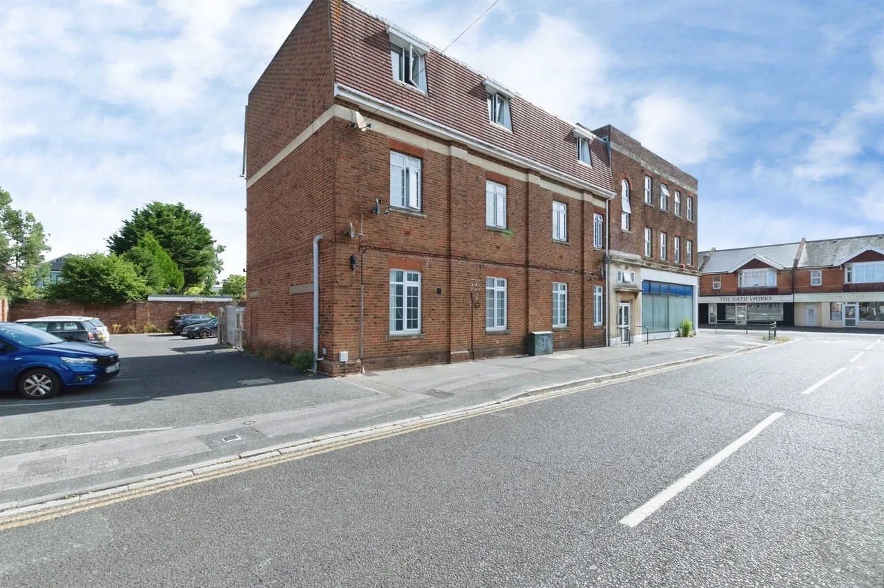 Wimborne Road, BOURNEMOUTH, photo 11