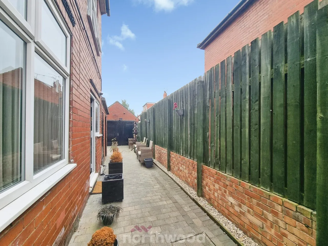 Sandringham Road, Town Moor, DN2, photo 12